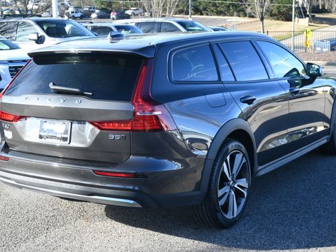 Used 2025 Volvo V60 B5 Cross Country Plus image 13