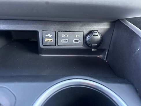 Used 2023 Toyota Highlander XLE image 37