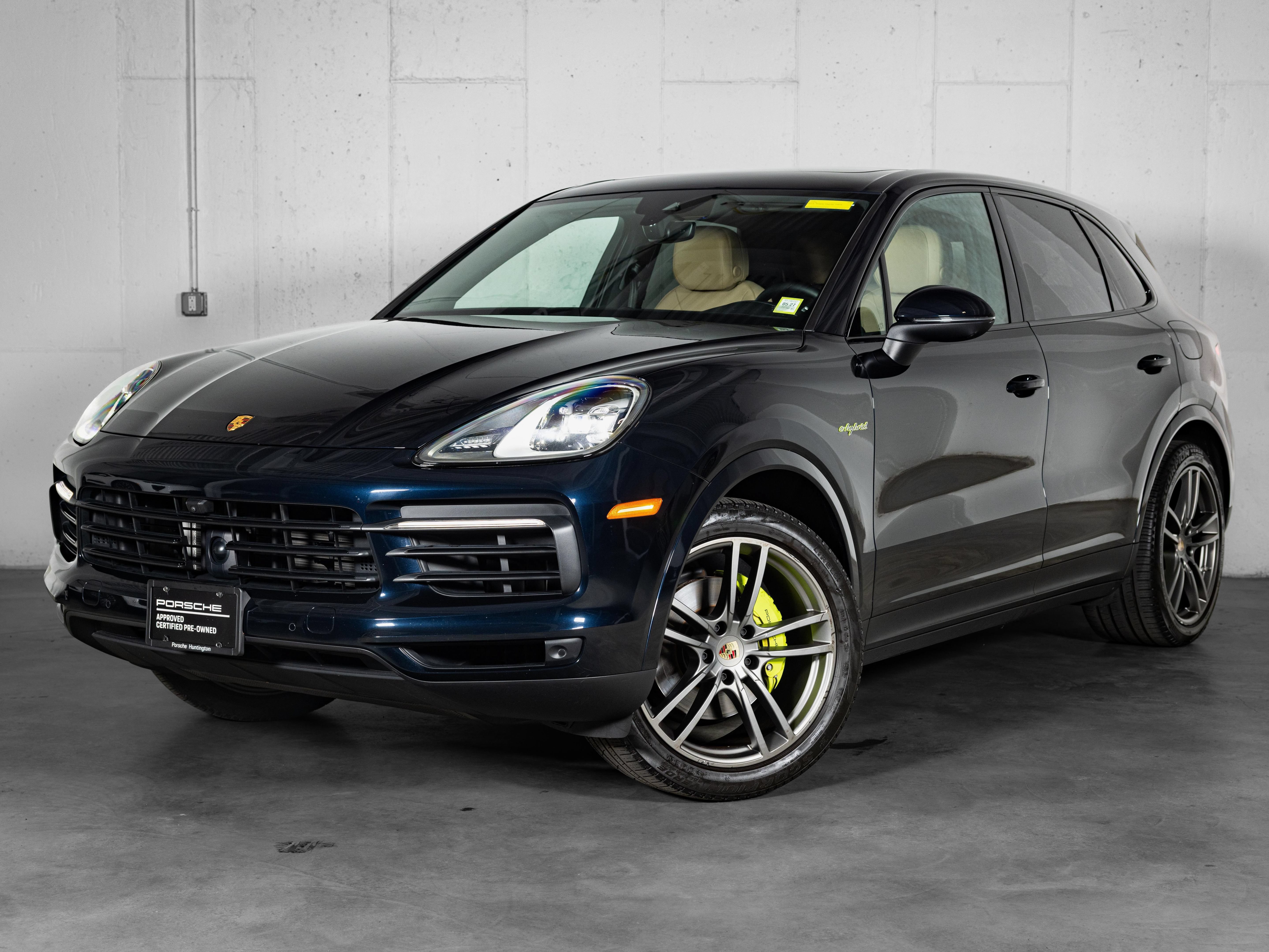 Certified 2023 Porsche Cayenne AWD/4WD image 1