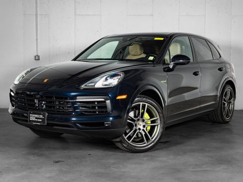 Certified 2023 Porsche Cayenne AWD/4WD image 1