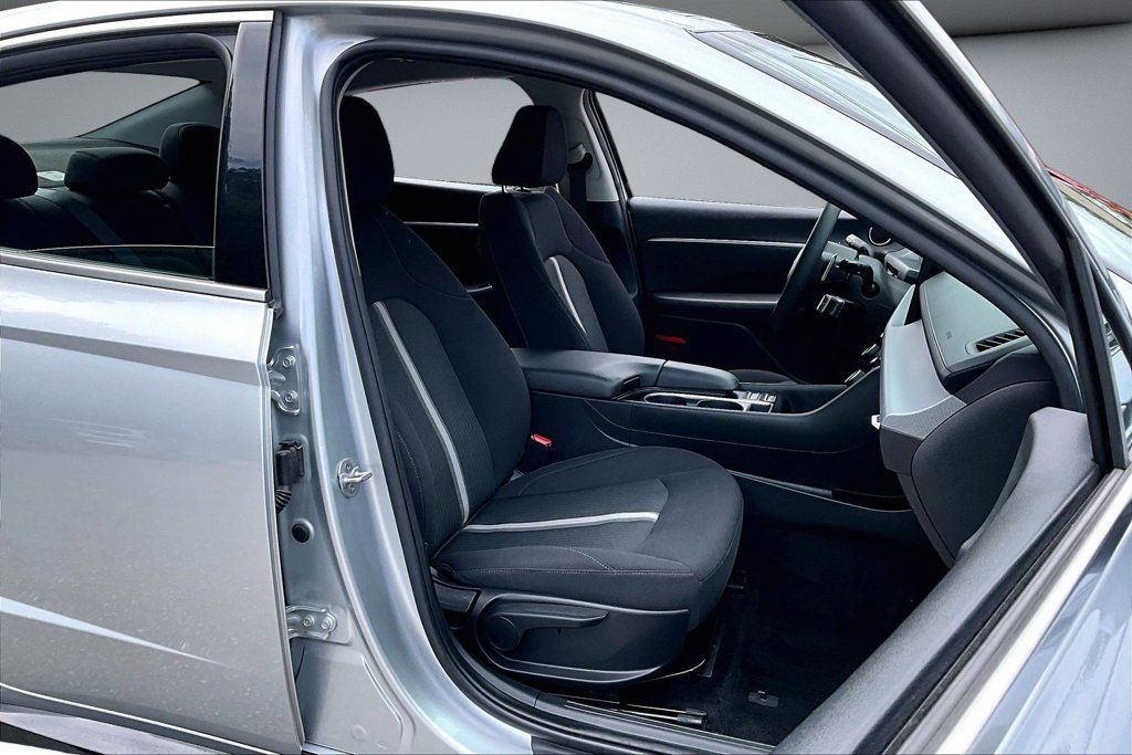 Used 2025 Hyundai Sonata SEL FWD image 29