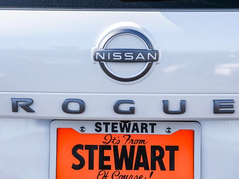 Used 2025 Nissan Rogue SL image 28