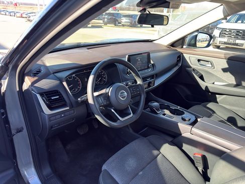 Used 2021 Nissan Rogue SV image 9