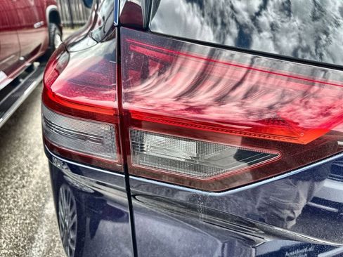 Used 2024 Nissan Rogue SL image 6