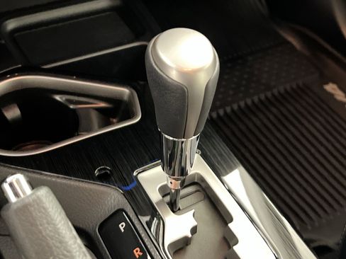 Used 2018 Toyota RAV4 Limited image 22