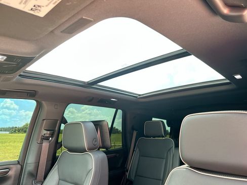 Used 2025 Chevrolet Tahoe Premier AWD/4WD image 22