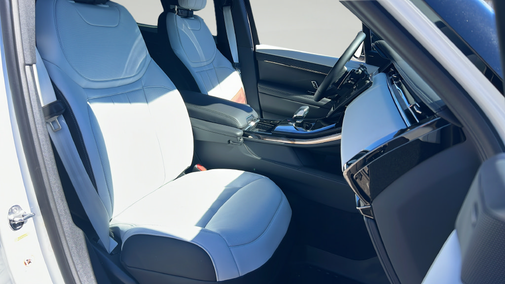 New 2027 Land Rover Range Rover Sport Battersea AWD/4WD image 21