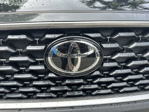 Used 2025 Toyota Corolla Cross XLE FWD image 10