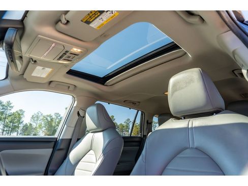 Used 2023 Toyota Highlander XLE image 12