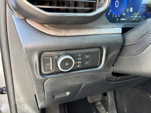 Used 2023 Ford Explorer Platinum w/ Technology Package AWD/4WD image 14