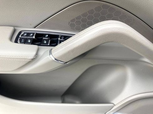 Used 2014 Porsche Cayenne AWD/4WD image 26