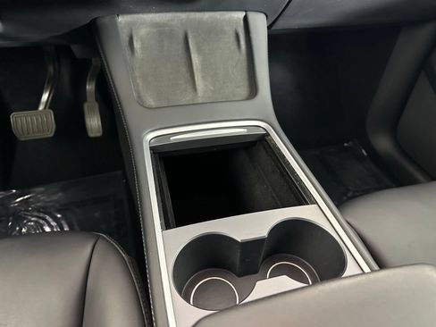 Used 2023 Tesla Model Y Long Range AWD/4WD image 18