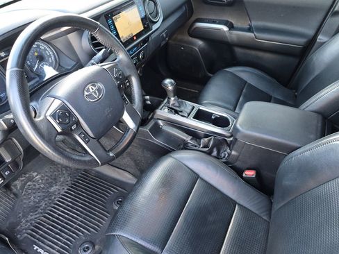 Used 2018 Toyota Tacoma TRD Off-Road image 9