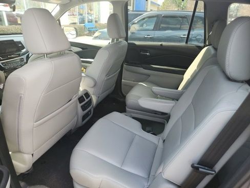 Used 2019 Honda Pilot Touring image 8