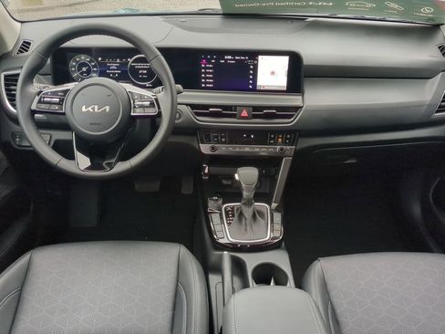 Certified 2025 Kia Seltos EX w/ EX Sunroof Package image 11