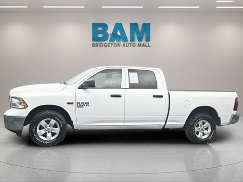 Used 2022 RAM 1500 Classic SLT w/ Protection Group AWD/4WD image 4