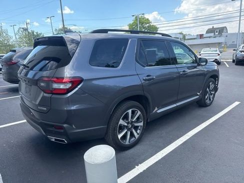 Used 2025 Honda Pilot Touring image 5