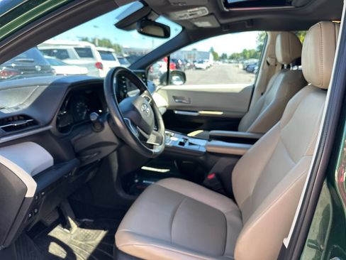 Used 2023 Toyota Sienna XLE AWD/4WD image 10