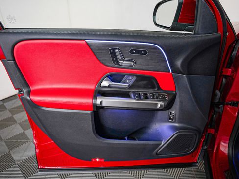 Certified 2022 Mercedes-Benz GLB 35 AMG 4MATIC image 24