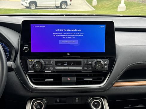 Used 2024 Toyota Grand Highlander Limited AWD/4WD image 17