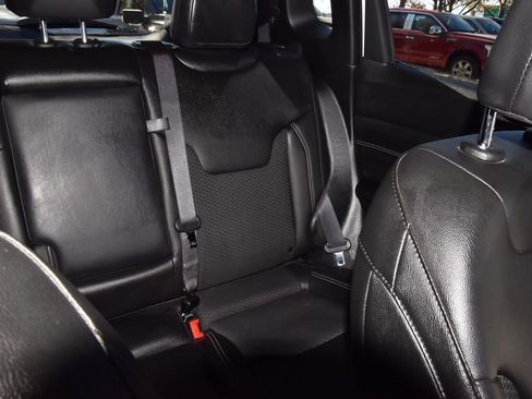 Used 2024 Jeep Compass Latitude w/ Altitude Special Edition image 21