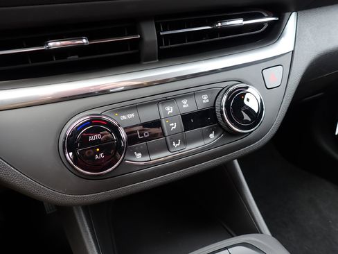 New 2025 Buick Envista Preferred image 24