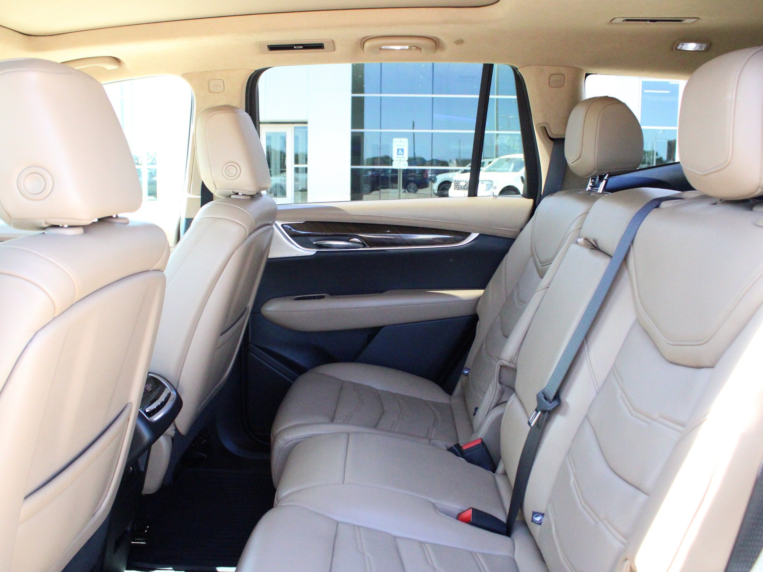Used 2020 Cadillac XT6 Premium Luxury w/ Platinum Package AWD/4WD image 38