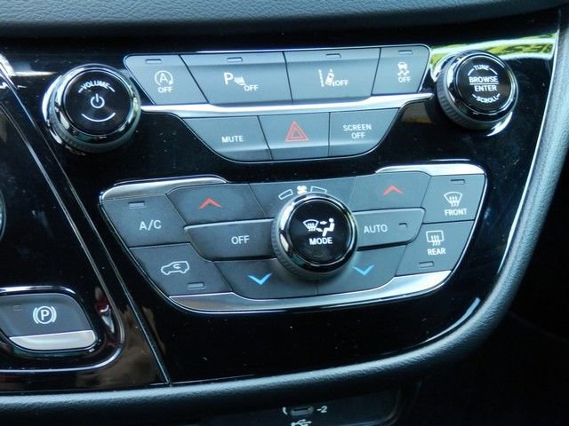 Used 2026 Chrysler Pacifica Select FWD image 29