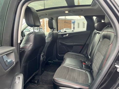 Used 2022 Ford Escape SEL w/ SEL Stealth AWD Package image 17