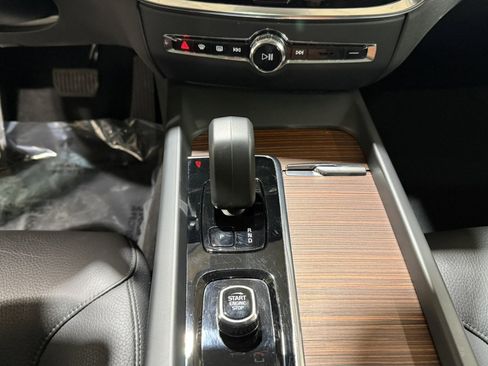 Used 2025 Volvo V60 B5 Cross Country Plus image 22