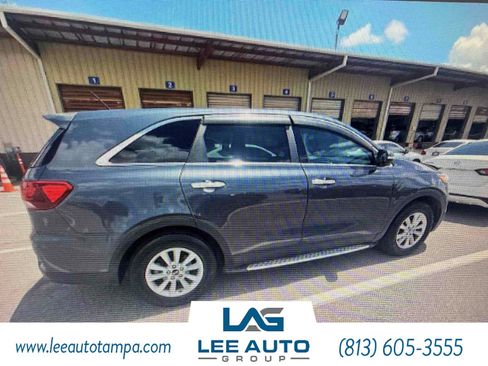 Used 2020 Kia Sorento LX FWD image 2