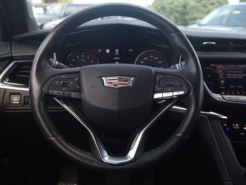 Used 2022 Cadillac XT6 Premium Luxury w/ Technology Package AWD/4WD image 8