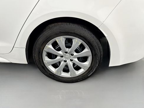 Used 2022 Toyota Corolla LE FWD image 36