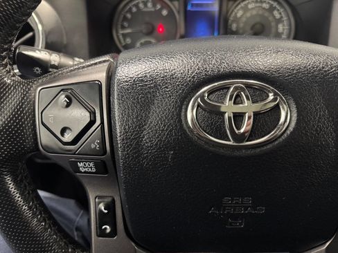 Used 2016 Toyota Tacoma TRD Off-Road image 31