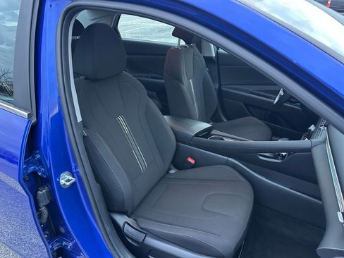Used 2025 Hyundai Elantra SEL image 34