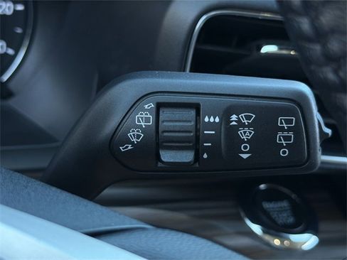 Used 2022 Ford Explorer Limited w/ Limited Technology Package image 31