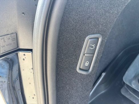 Used 2021 Maserati Levante AWD/4WD image 30