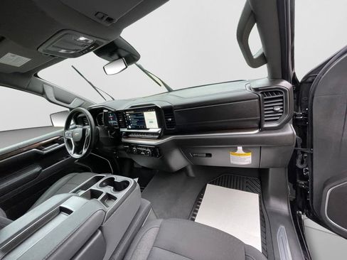 Certified 2025 Chevrolet Silverado 1500 LT AWD/4WD image 12