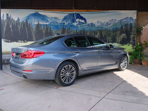 Used 2019 BMW 530i w/ Convenience Package RWD image 5