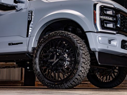 Used 2025 Ford F450 Platinum w/ FX4 Off-Road Package AWD/4WD image 16