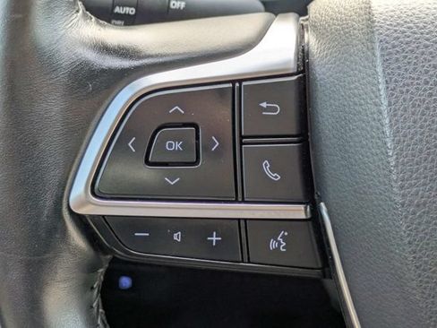 Used 2021 Toyota Highlander XLE AWD/4WD image 26