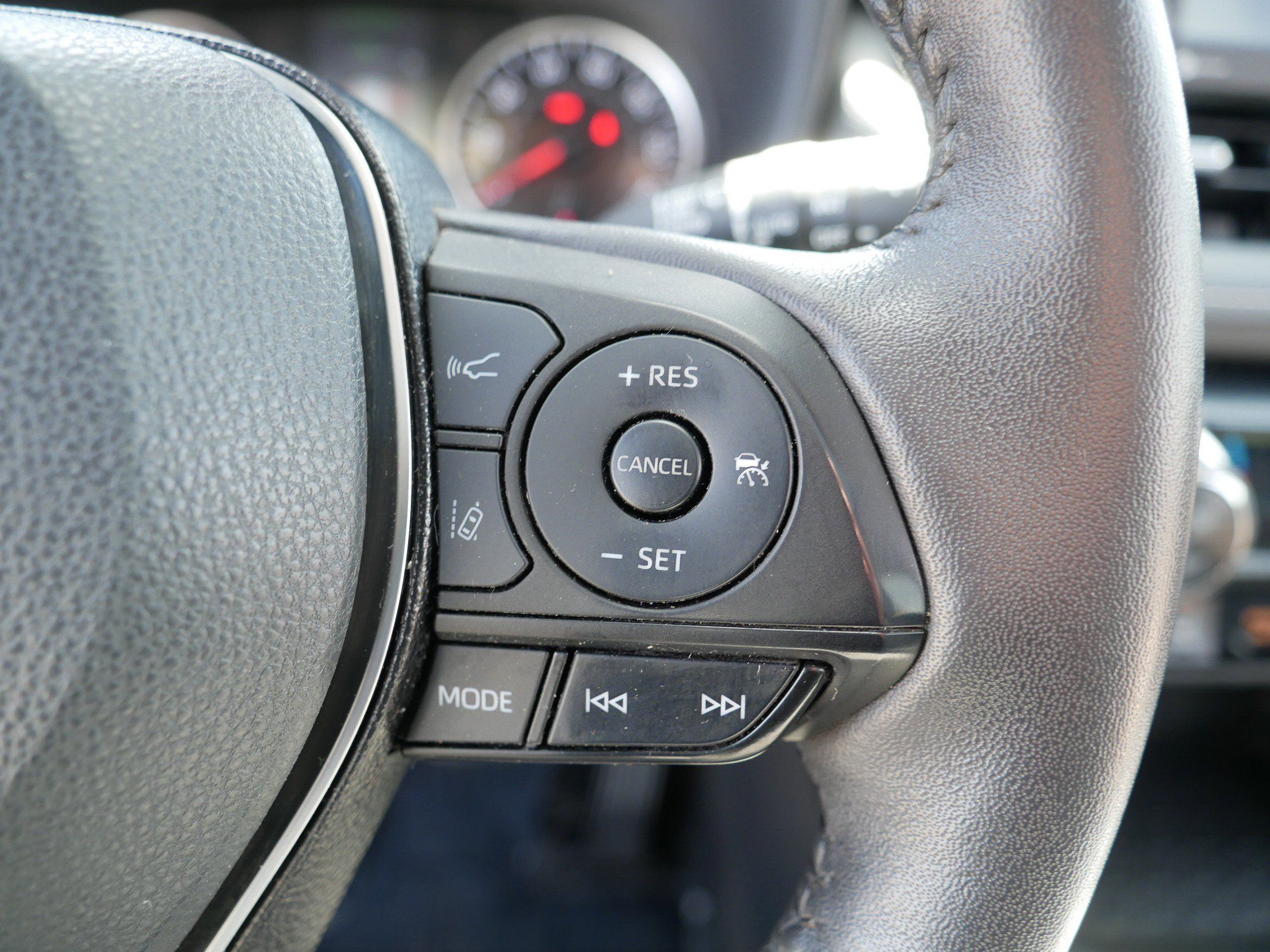 Used 2021 Toyota RAV4 XLE Premium AWD/4WD image 25