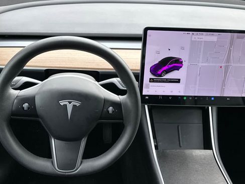 Used 2021 Tesla Model Y Long Range image 14