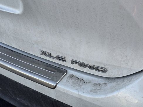 Used 2022 Toyota Highlander XLE image 24