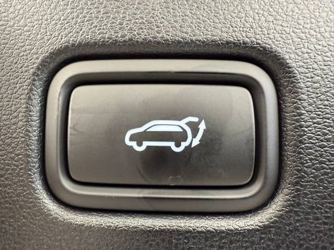 Used 2025 Hyundai Tucson Limited image 13