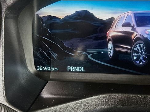 Used 2025 Ford Explorer ST-Line w/ ST-Line Street Pack AWD/4WD image 19