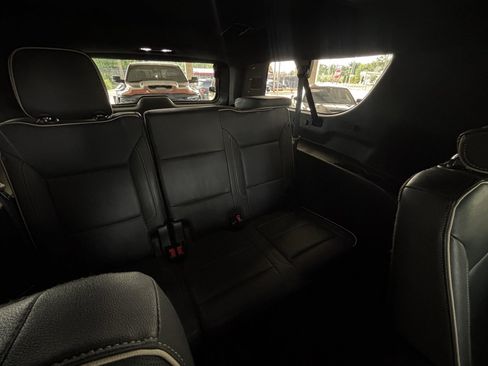 Used 2023 GMC Yukon XL SLT AWD/4WD image 39
