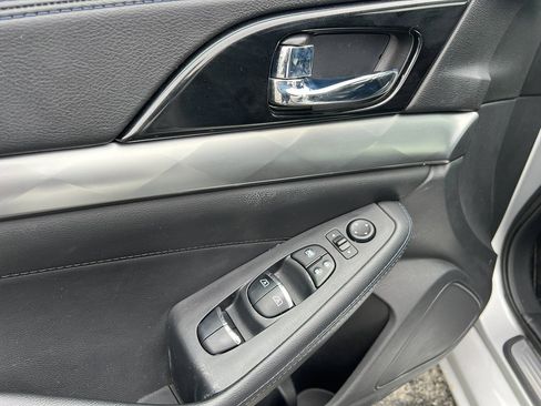 Used 2017 Nissan Maxima SR image 12