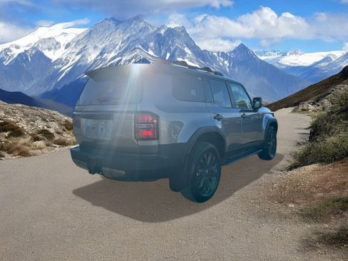 Used 2025 Toyota Land Cruiser image 5
