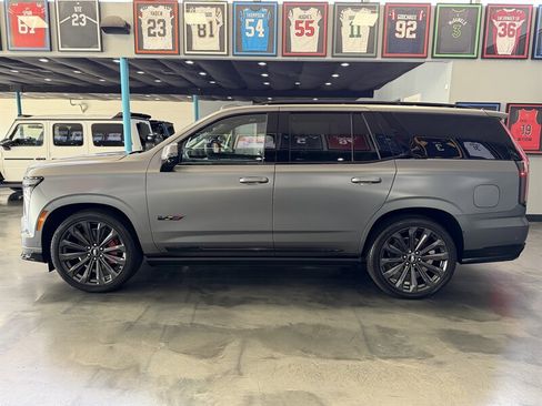 Used 2026 Cadillac Escalade V image 3